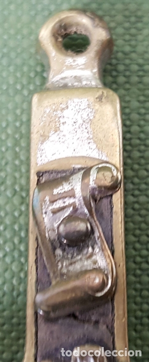 Antig&uuml;edades: CRUCIFIJO DE BRONCE Y MADERA. CIRCA 1950. - Foto 2