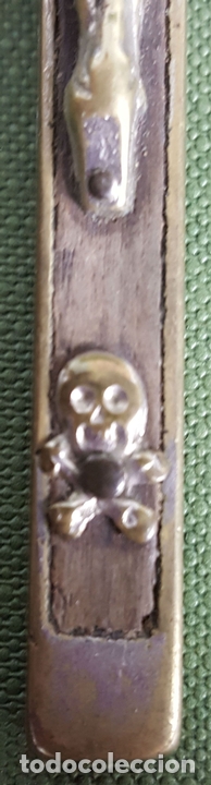 Antig&uuml;edades: CRUCIFIJO DE BRONCE Y MADERA. CIRCA 1950. - Foto 6