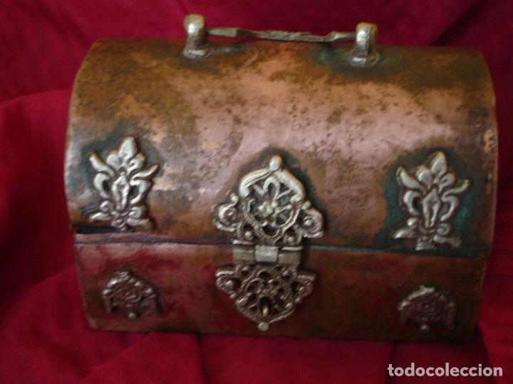 Antig&uuml;edades: COFRECILLO ANTIGUO DE COBRE - Foto 1