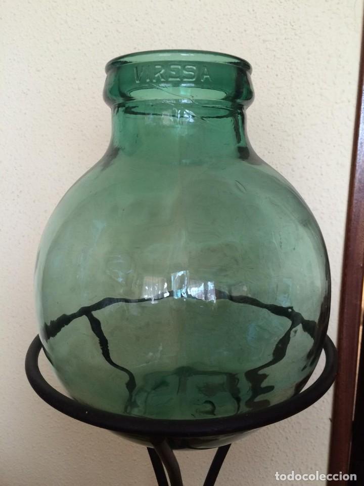 Antig&uuml;edades: BOTELLA ANTIGUA DAMA JUANA CON SOPORTE - Foto 2