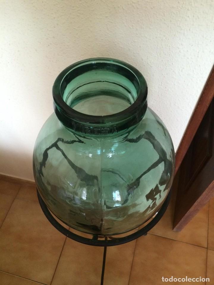 Antig&uuml;edades: BOTELLA ANTIGUA DAMA JUANA CON SOPORTE - Foto 3