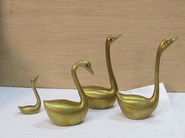 Antig&uuml;edades: 4 CISNES DE BRONCE - Foto 1