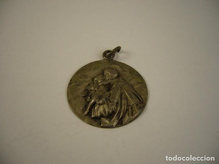 Antig&uuml;edades: Medalla religiosa a una cara - Foto 1