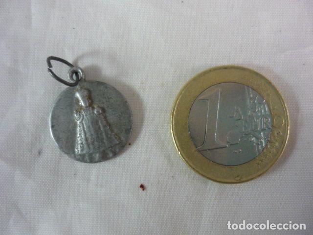 Antig&uuml;edades: Antigua Medalla Virgen a Identificar - Foto 1
