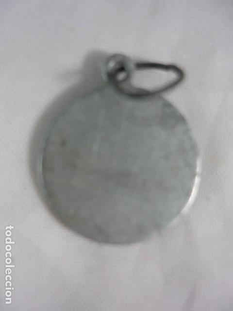 Antig&uuml;edades: Antigua Medalla Virgen a Identificar - Foto 3