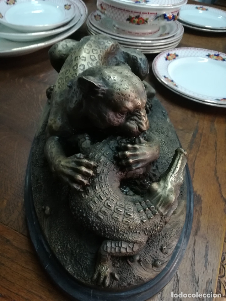 Antig&uuml;edades: PANTERA LUCHANDO CON COCODRILO, BRONCE SOBRE PEANA - Foto 4