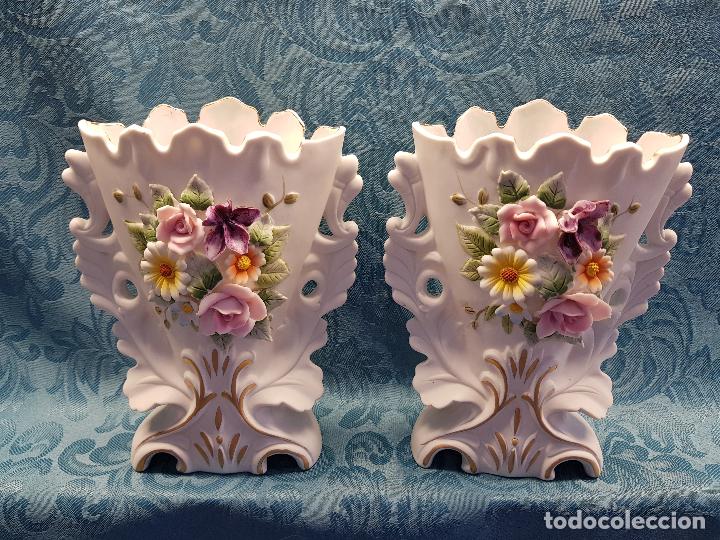 Antig&uuml;edades: PAREJA  VIOLETEROS  BISCUIT - Foto 1