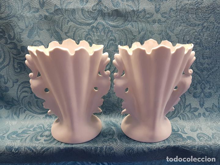 Antig&uuml;edades: PAREJA  VIOLETEROS  BISCUIT - Foto 4
