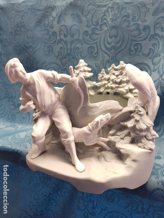 Antig&uuml;edades: BISCUIT  BLANCO  Y  VERDE   ESCENA  CAZA - Foto 4
