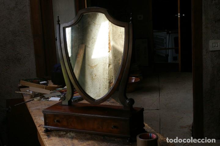 Antig&uuml;edades: Espejo con cajon - Foto 1