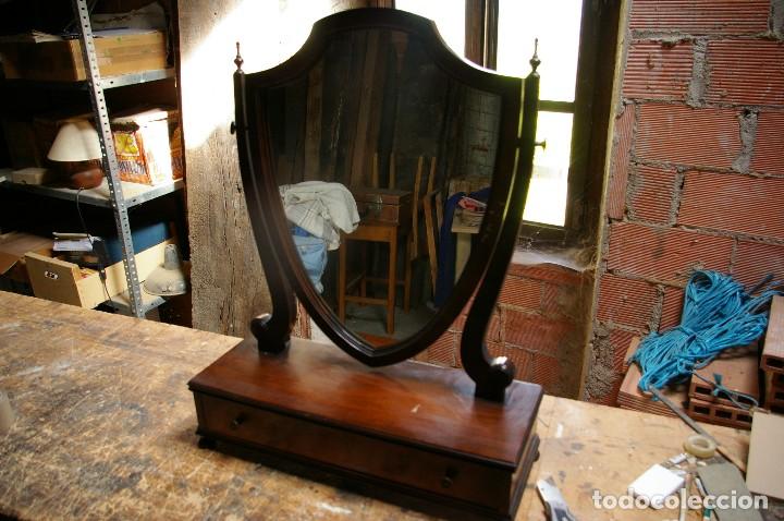 Antig&uuml;edades: Espejo con cajon - Foto 2