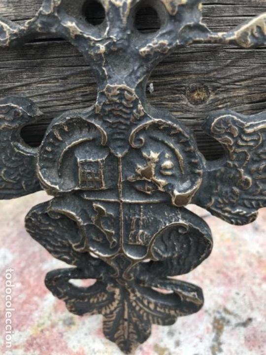 Antig&uuml;edades: Escudo y espigas.Metal - bronce - Foto 2