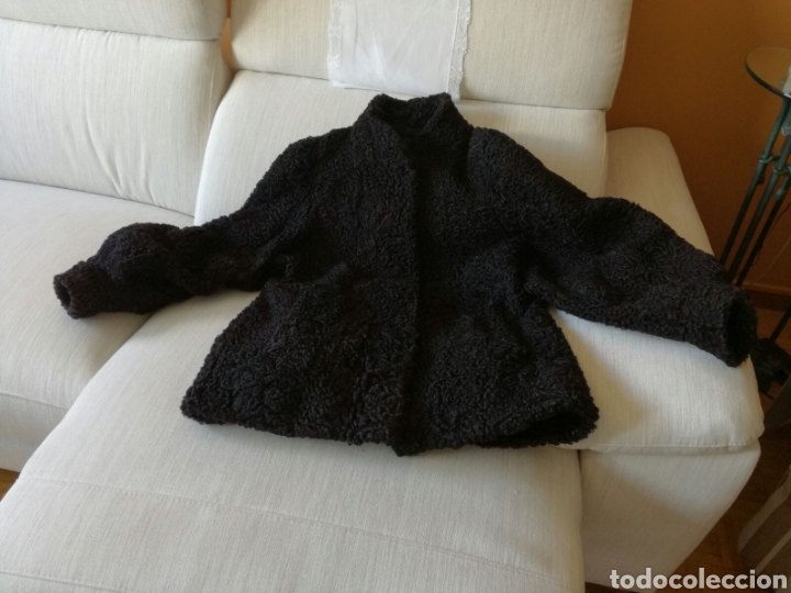 Antig&uuml;edades: Chaquet&oacute;n de astrac&aacute;n - Foto 1