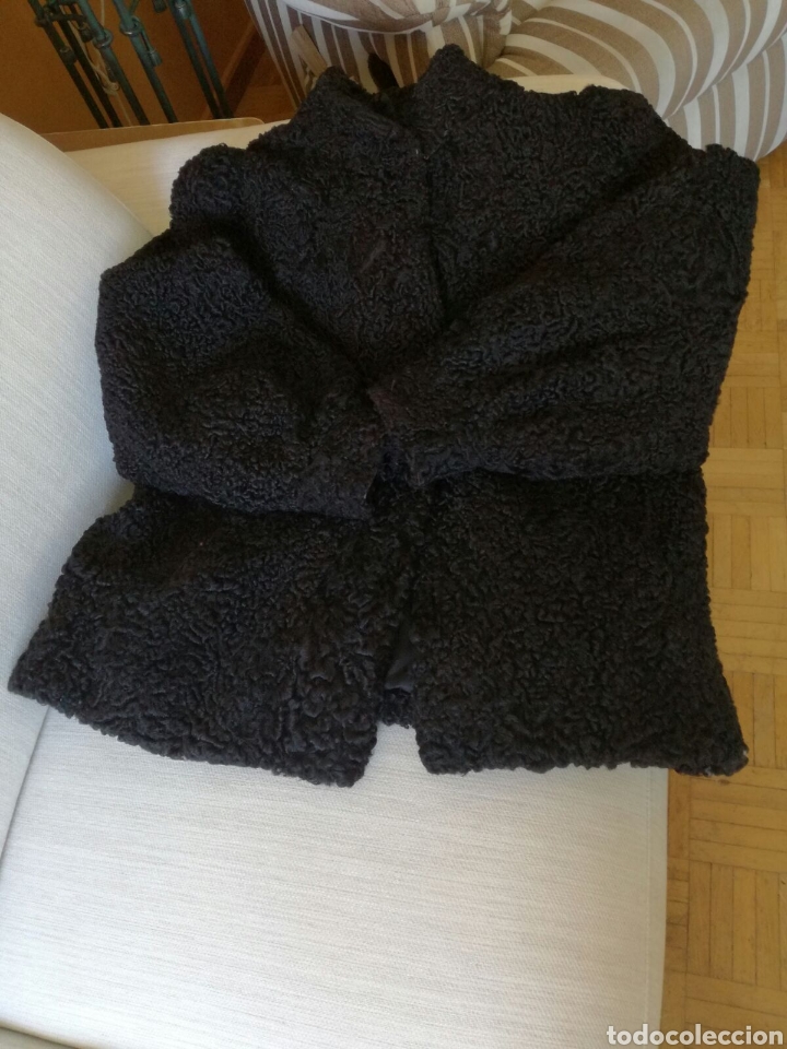 Antig&uuml;edades: Chaquet&oacute;n de astrac&aacute;n - Foto 2
