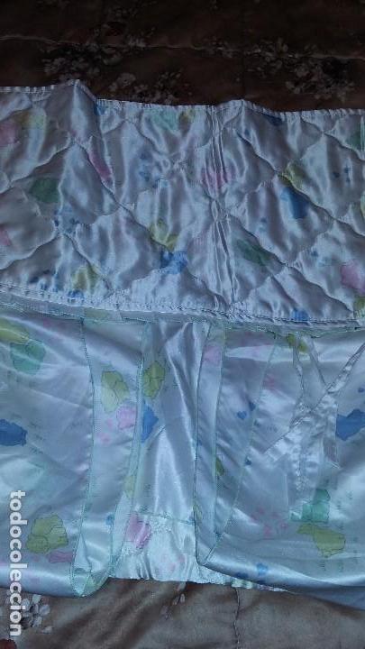 Antig&uuml;edades: Colcha de cuna vintage con chichonera - Foto 2