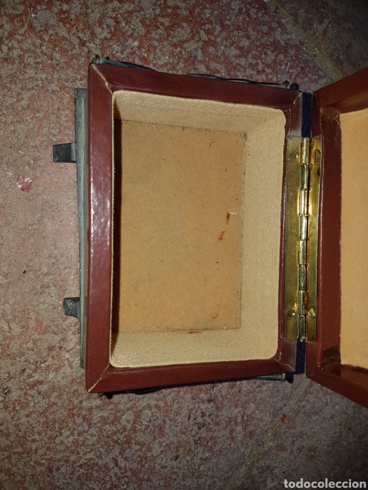 Antig&uuml;edades: Vieja hucha cofre - Foto 2