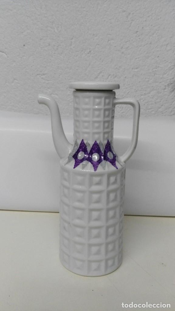 Antig&uuml;edades: jarra de porcelana  castro - Foto 1