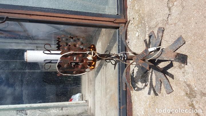 Antig&uuml;edades: Pareja de l&aacute;mpara de forja de dise&ntilde;o r&uacute;stico. - Foto 2