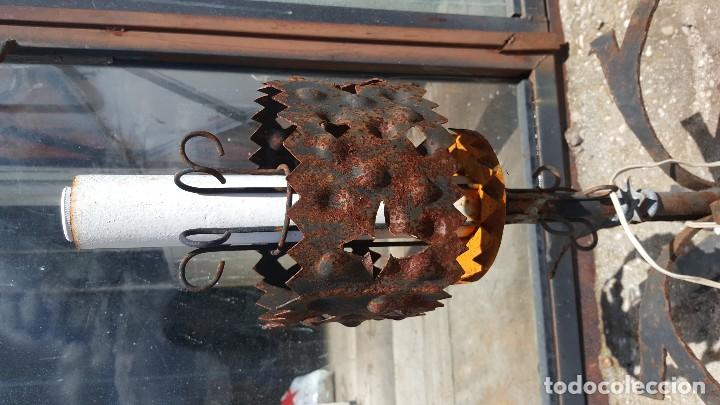 Antig&uuml;edades: Pareja de l&aacute;mpara de forja de dise&ntilde;o r&uacute;stico. - Foto 3