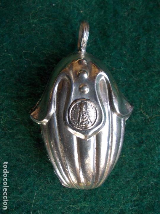 Antig&uuml;edades: Sonajero antiguo con virgen - Foto 3