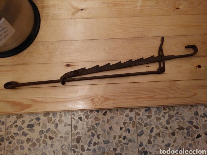 Antig&uuml;edades: Barra leva de hierro para las ollas - Foto 1
