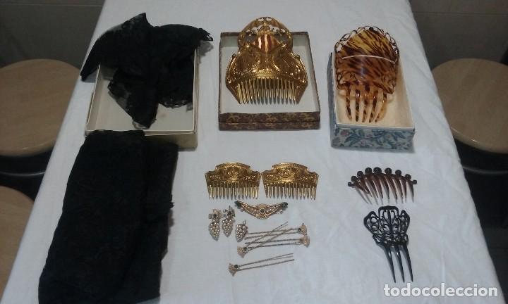 Antig&uuml;edades: Lote peinetas y mantilla. - Foto 1