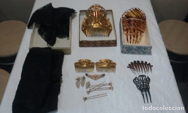 Antig&uuml;edades: Lote peinetas y mantilla. - Foto 2