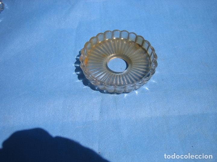 Antig&uuml;edades: Antiguo platillo de lampara de cristal - Foto 1