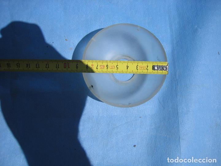 Antig&uuml;edades: Antiguo platillo de lampara de cristal - Foto 2