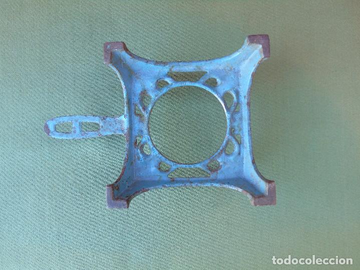 Antig&uuml;edades: ANTIGUA BASE DE INFERNILLO DE HIERRO. MARCA: S. - Foto 7