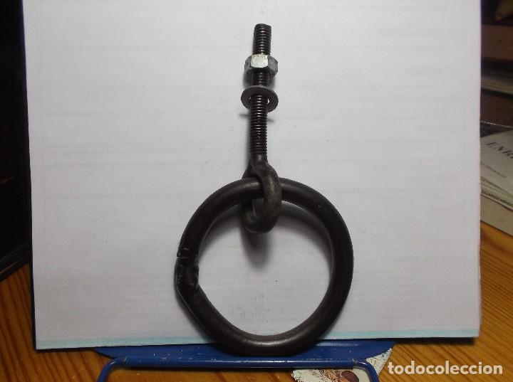 Antig&uuml;edades: TIRADILLO DE HIERRO PARA POTON.