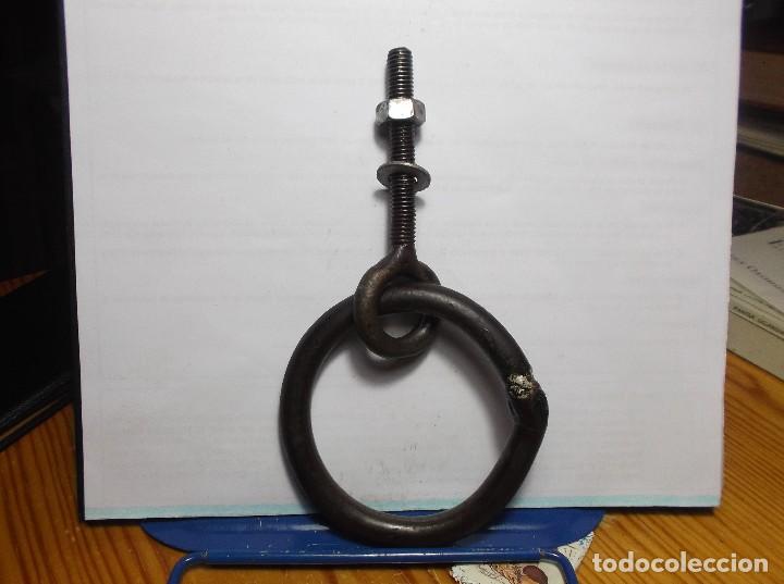 Antig&uuml;edades: TIRADILLO DE HIERRO PARA POTON. - Foto 2