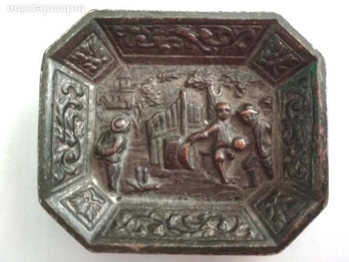Antiguidades: PEQUE&Ntilde;A BANDEJA LABRADA DE COBRE, DAG SPAIN, MEDIDAS 6 X 5 CM