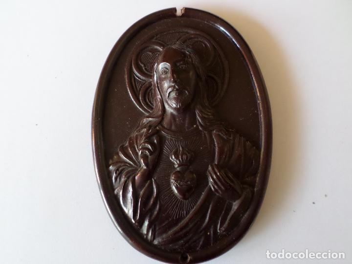 Antig&uuml;edades: CORAZON DE JESUS DE BAQUELITA - Foto 1