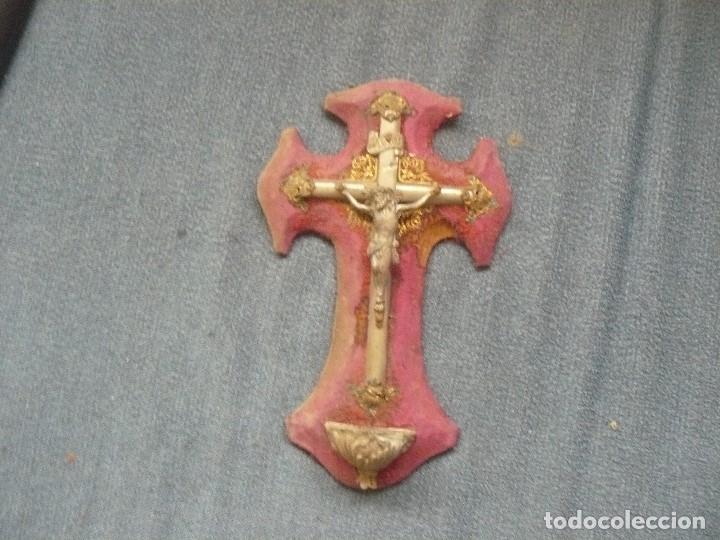 Antig&uuml;edades: Cruz de pared de 22 cms. con benditera - Foto 1