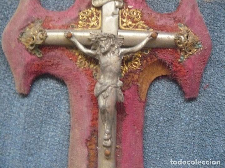 Antig&uuml;edades: Cruz de pared de 22 cms. con benditera - Foto 3