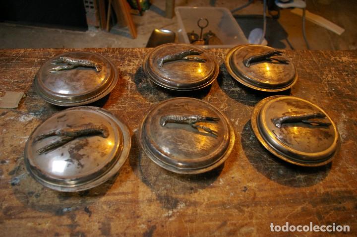 Antiguidades: Cazuelitas de barro con tapas met&aacute;licas