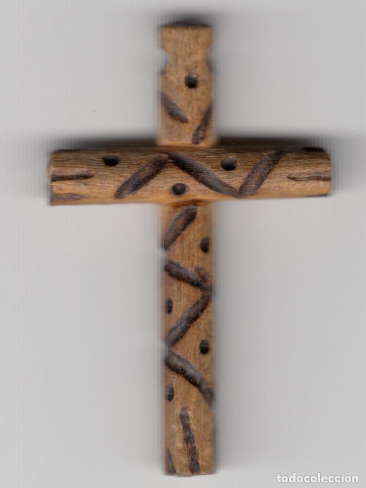 Antig&uuml;edades: CRUZ DE MADERA. 4 X 2,6 CM - Foto 2