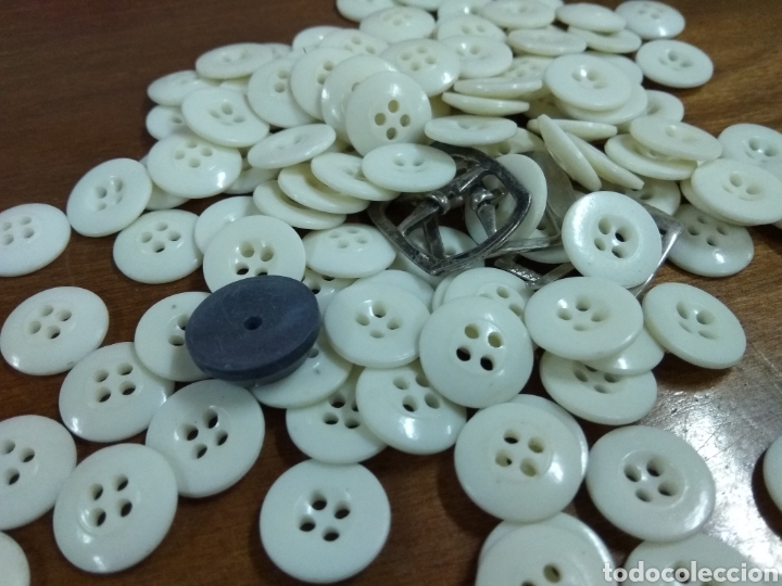 Antig&uuml;edades: Caja botones blancos - Foto 2