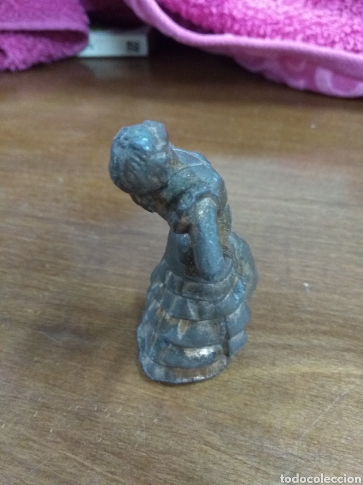 Antig&uuml;edades: Gitanilla de bronce. 8 cms - Foto 2