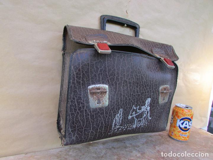 Antiques: Cartera escolar infantil en cuero a&ntilde;os 60