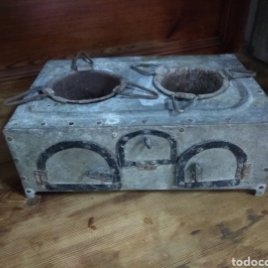 Antigua cocina de carbón portátil. 30 x 20 x 11 cms