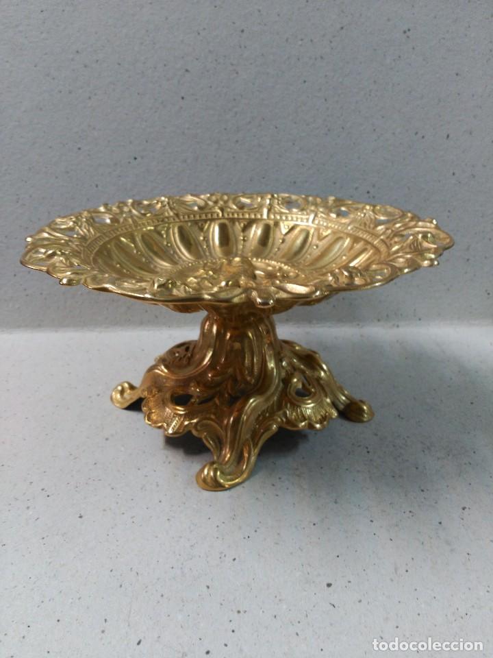 Antiquit&auml;ten: FRUTERO DE BRONCE, DECORACION VEGETAL.