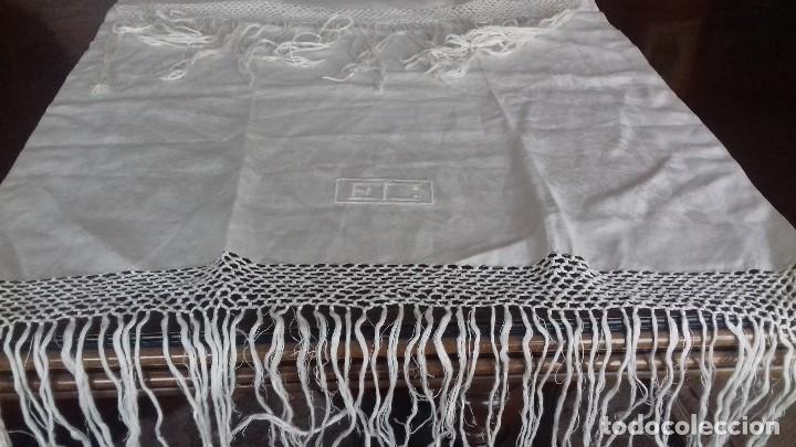 Antig&uuml;edades: ANTIGUA TOALLA DE ALGODON Y SEDA ADAMASCADA CON INICIALES BORDADAS A MANO. SIN ESTRENAR.