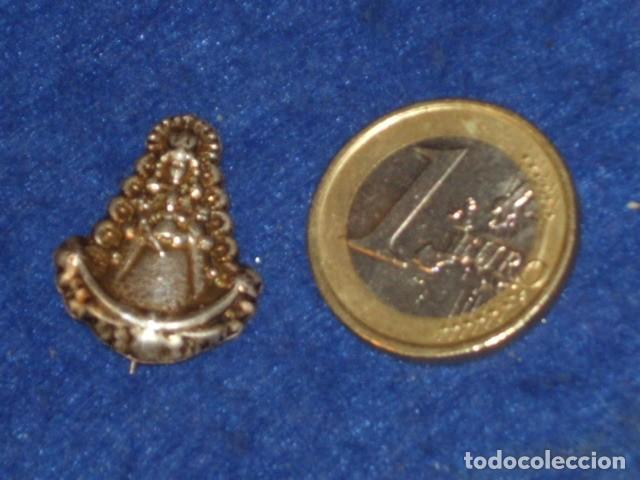 Antig&uuml;edades: PIN,BROCHE DE LA VIRGEN DEL ROCIO DE PLATA 925. - Foto 2
