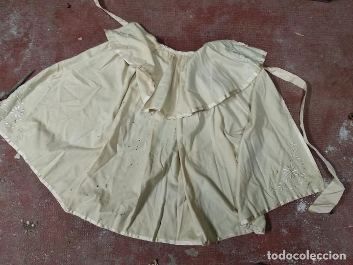 Antig&uuml;edades: capa mujer ppio XX deteriorada - Foto 1