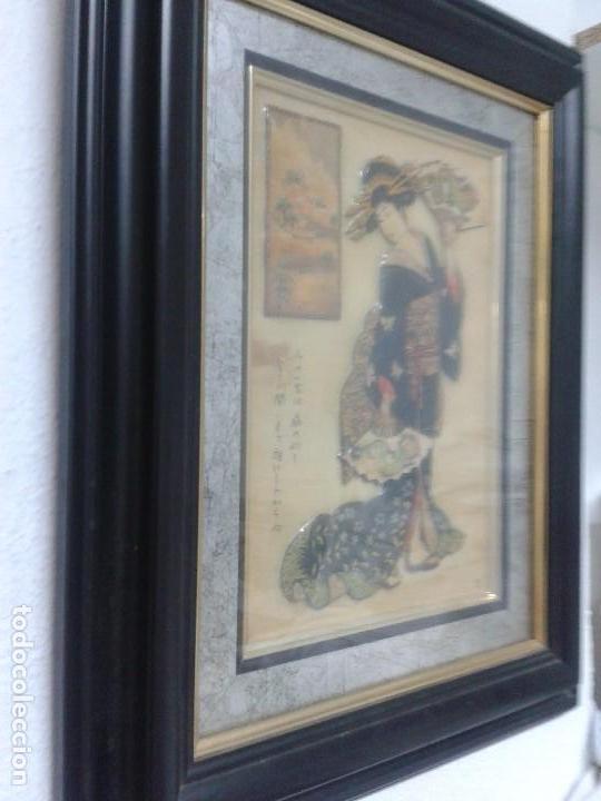Antig&uuml;edades: CUADRO CON MARCO DE MADERA CON MUJER ORIENTAL. - Foto 3