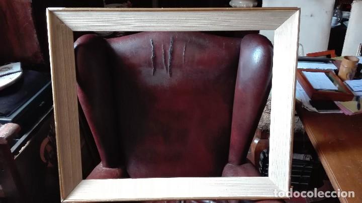 Antig&uuml;edades: Marco clolor crema y dorado. - Foto 1