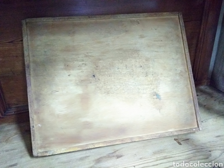 Antig&uuml;edades: Antigua bandeja de madera. 45 x 35 cms - Foto 3