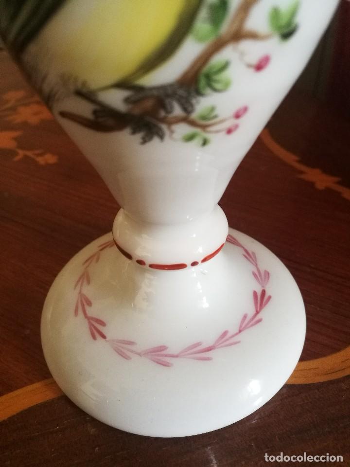 Antig&uuml;edades: Florero en opalina de la Granja siglo XVIII - Foto 3